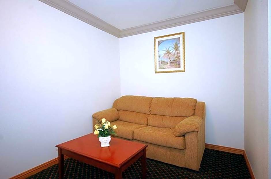 Cloverdale Wine Country Inn and Suites