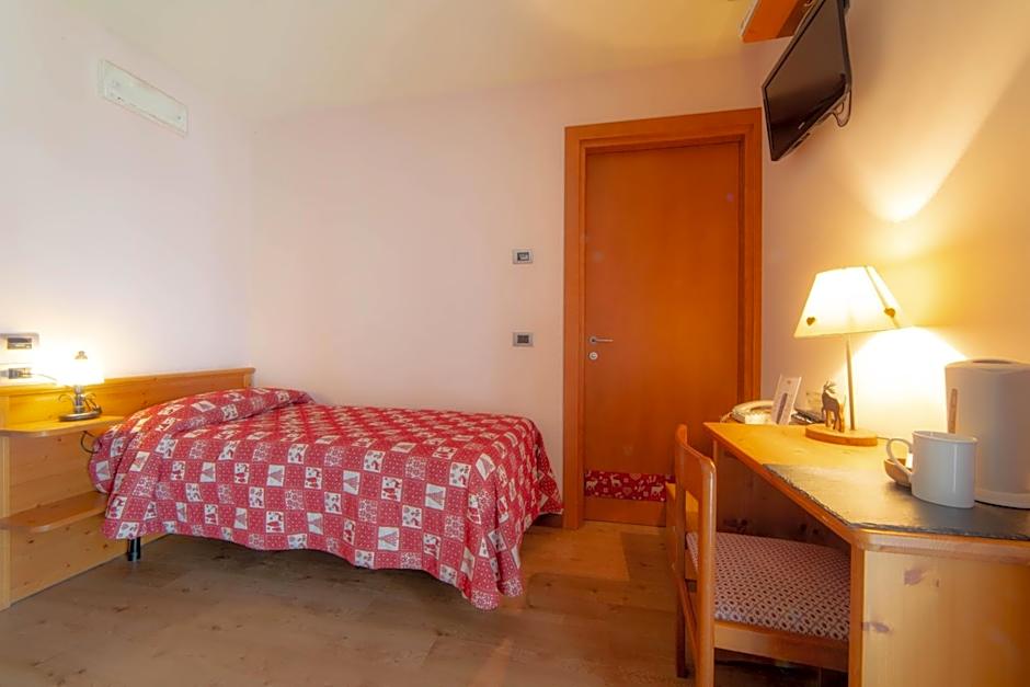 Photo 1 of 4 of Single Room