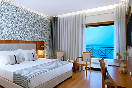 Premium Two-Bedroom Suite Side Sea View