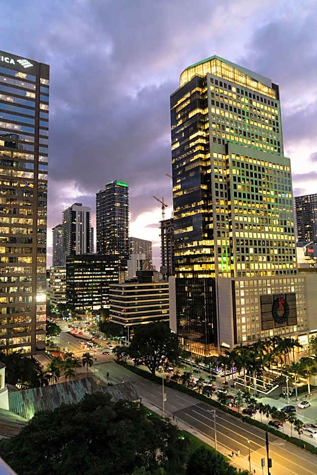 W Miami