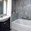 Super 8 by Wyndham Guelph