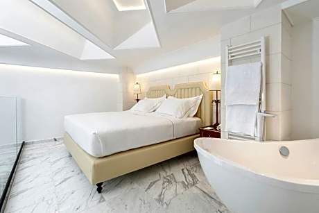 One-Bedroom Bi-Level Suite with Sea View