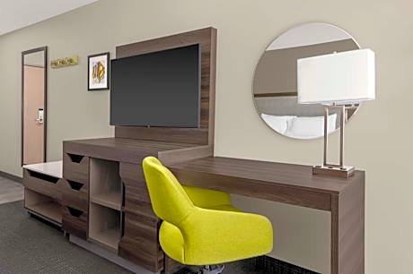 Hospitality Suite - Non-Smoking