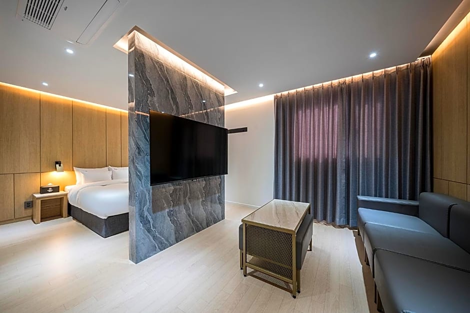 Brown Dot Hotel Pyeonghwa plaza