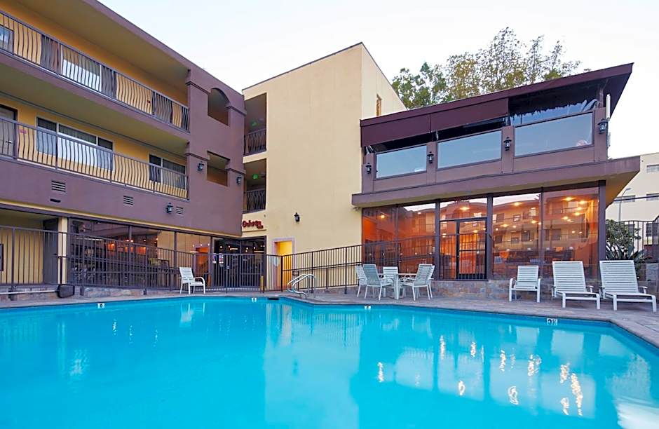 GreenTree Pasadena Inn