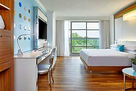 Renaissance by Marriott Charlotte SouthPark Hotel