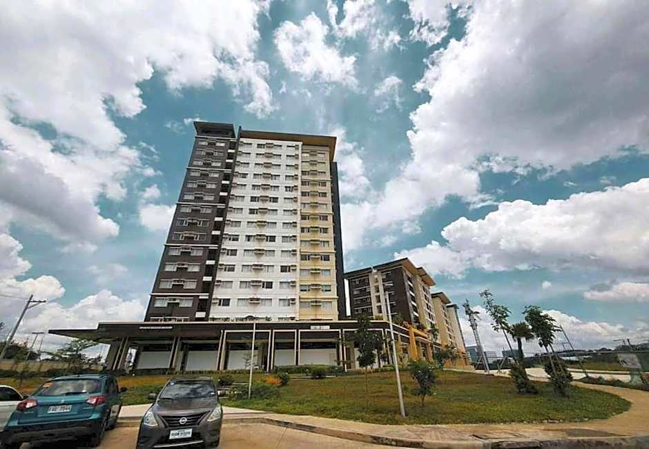 AVIDA ATRIA T2- B, near S&R and SM city by Denice