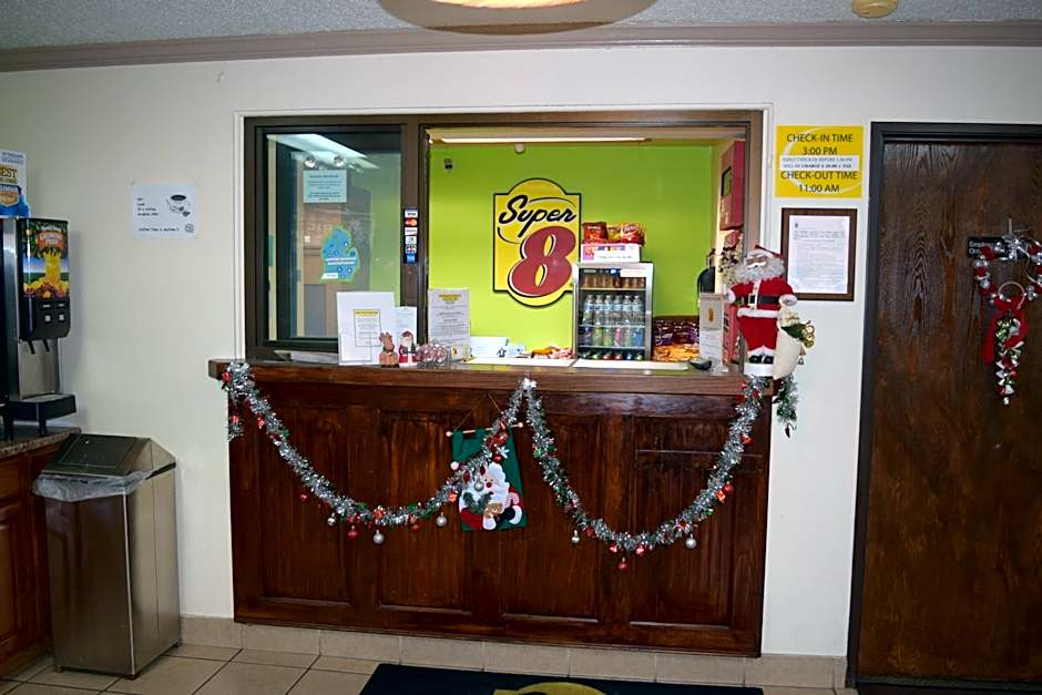 Super 8 by Wyndham Saginaw