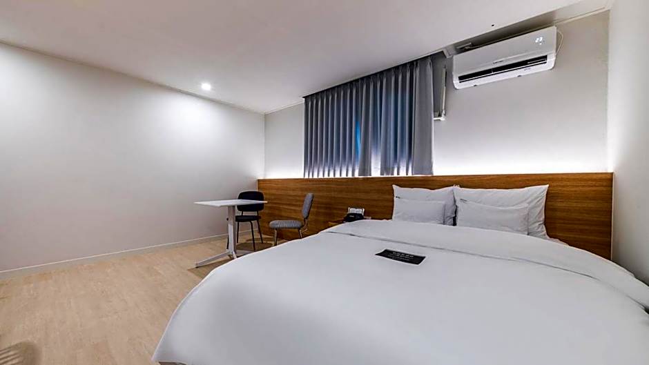 DongBaek Hotel Gohyeon