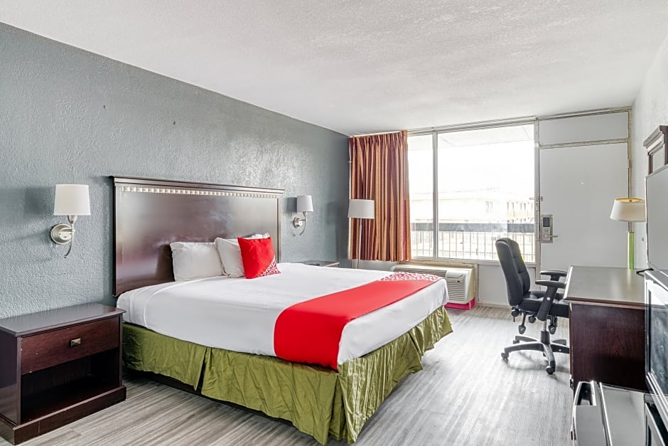 OYO Hotel Conroe I-45 South