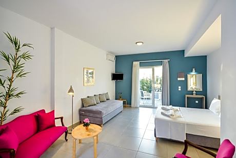 Triple Room with Pool View