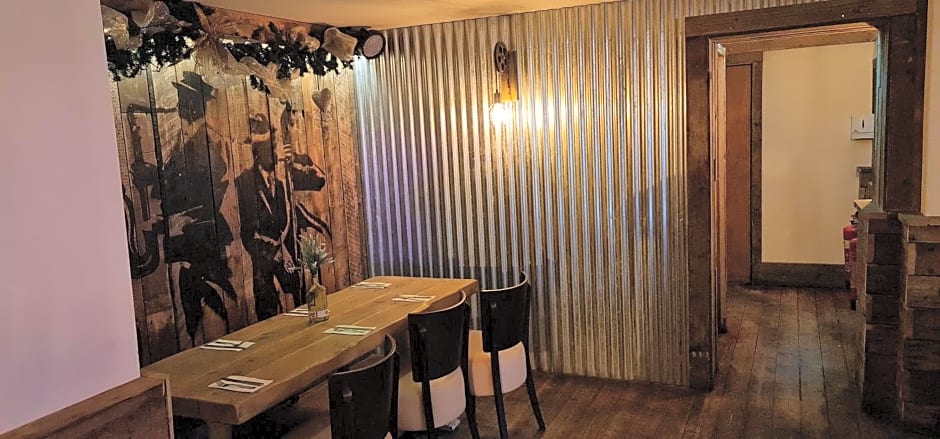 The Waterside Bar, Rooms & Restaurant