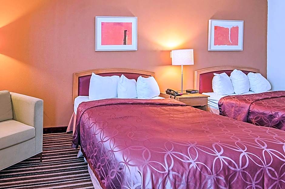 Econo Lodge Inn & Suites Norton - Wise South