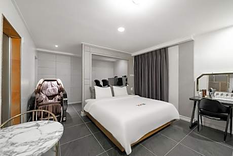 Superior King Suite