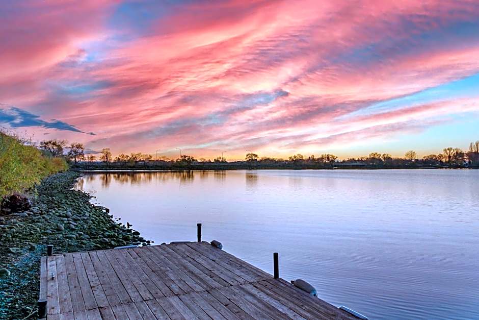 Best Western Plus Lake Front Hotel