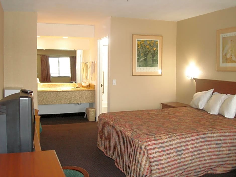 Bakersfield Inn & Suites