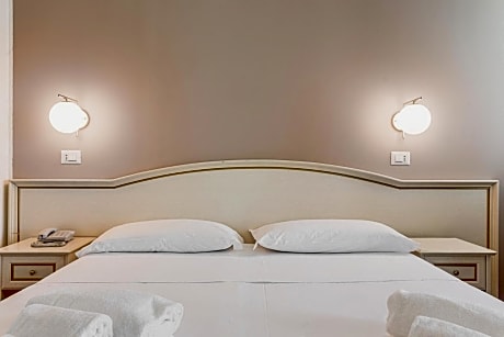 Double or Twin Room with Bathroom