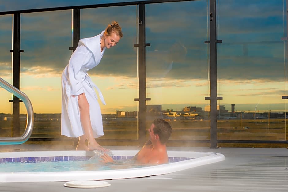 Applause Hotel Calgary Airport