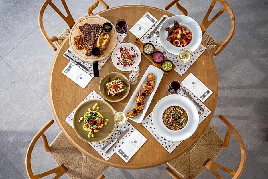 Horizon Apartments - Beachfront Luxury, by ZanteWize