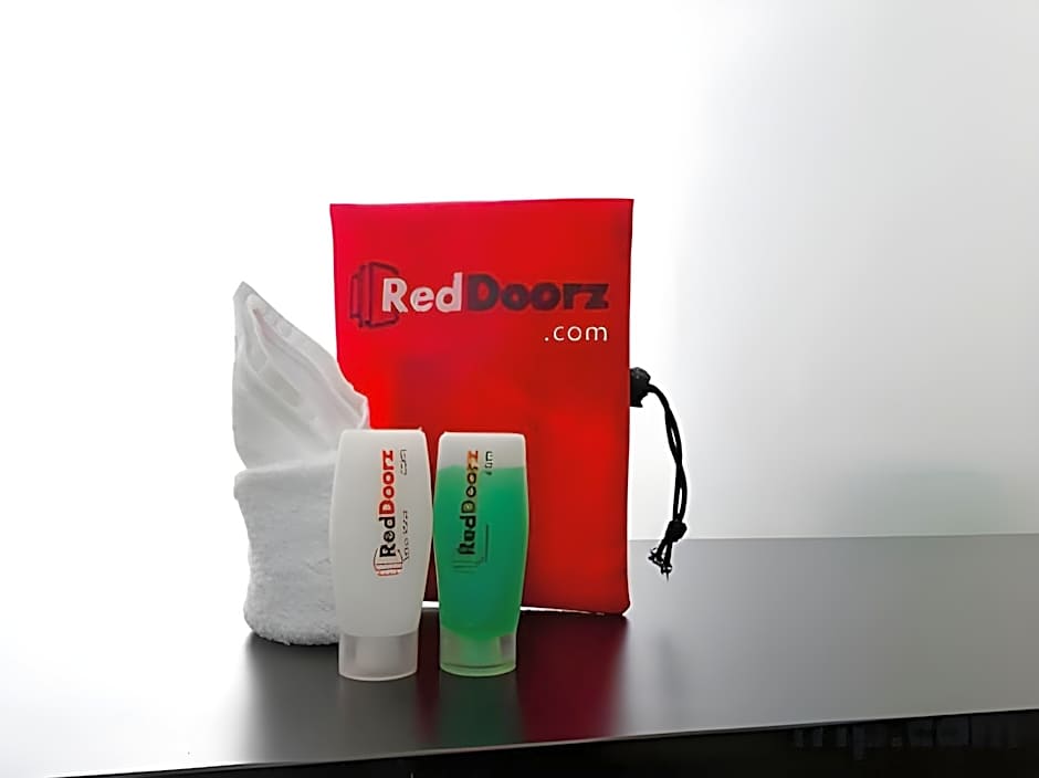 RedDoorz @ Sukitel Budget Hotel Nasugbu