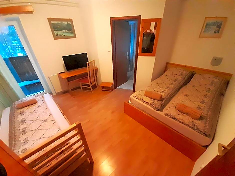 Rooms Barovc by the Lake Jasna