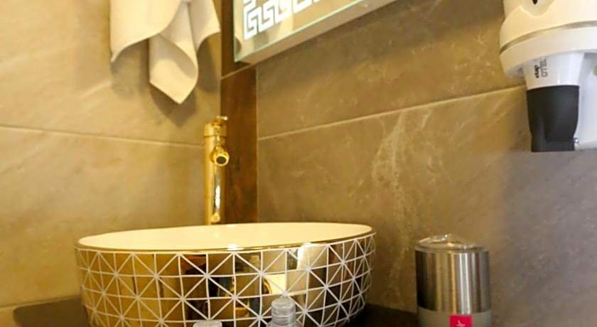 Grand moon hotel suites 