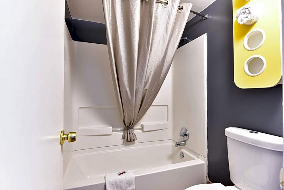 OYO Hotel Valdosta GA I-75