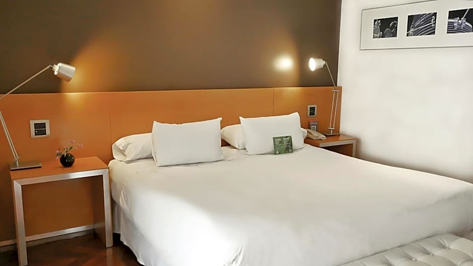 725 Continental Hotel