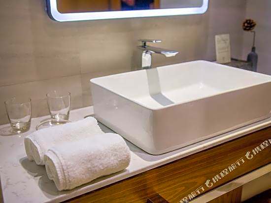 Yizhishang Hotel (Ningbo Old Bund Sanjiangkou River View Branch)