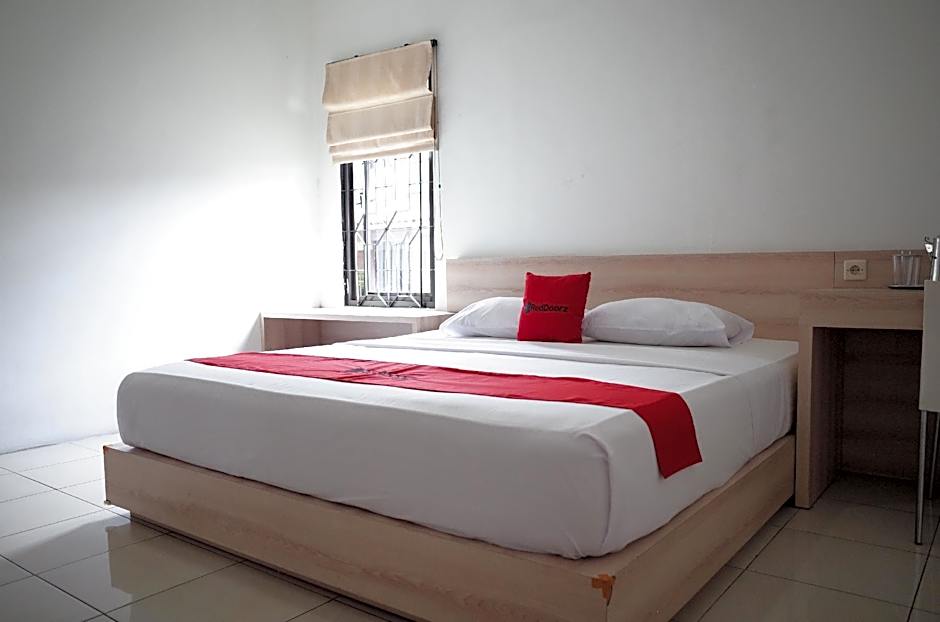 RedDoorz near Taman Kota Lapang Merdeka Sukabumi