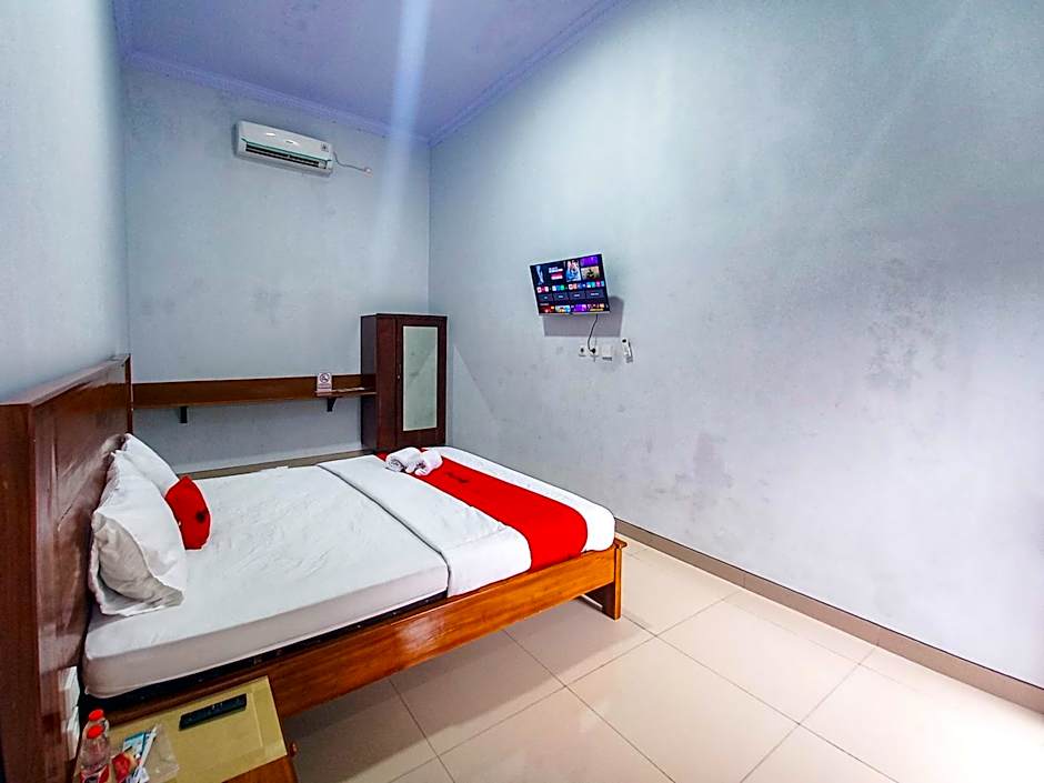 RedDoorz Plus Syariah at Umyas Hotel near Terminal Anjuk Ladang Nganjuk