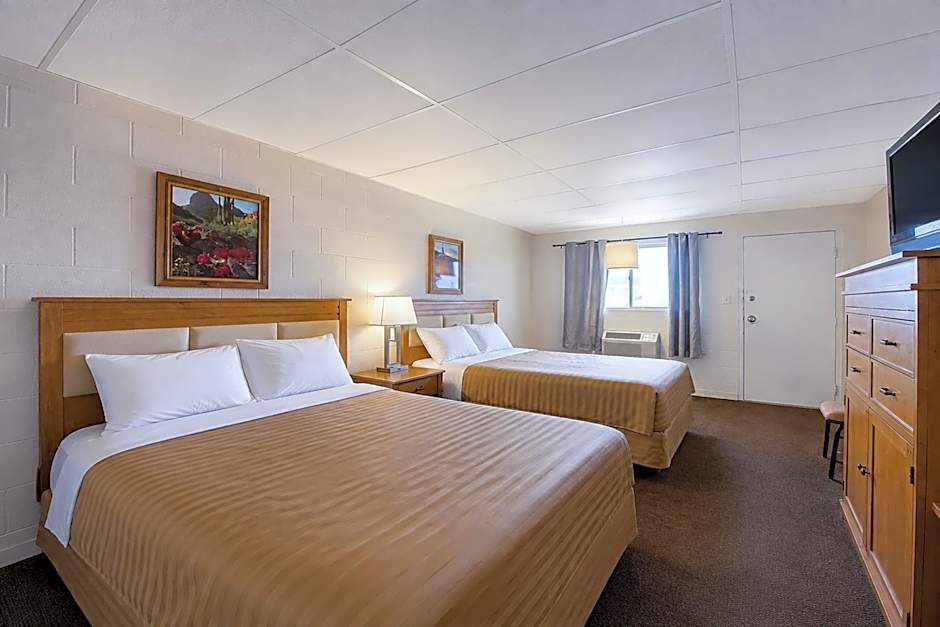 First Inn By OYO Quinter Hwy 70