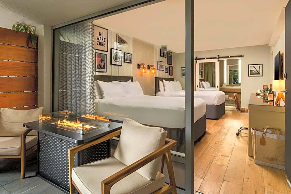 Hotel Paradox, Autograph Collection