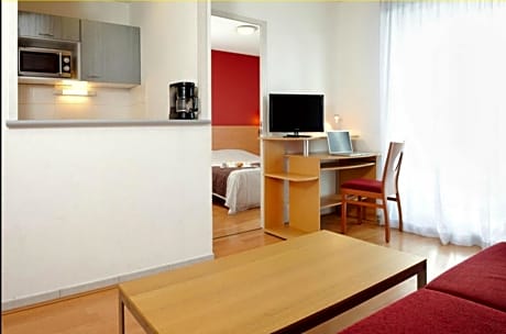 One-Bedroom Apartment (4 Adults)