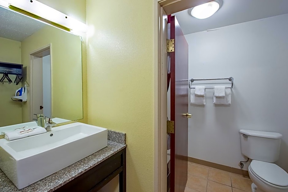 Red Roof Inn & Suites Indianapolis Airport