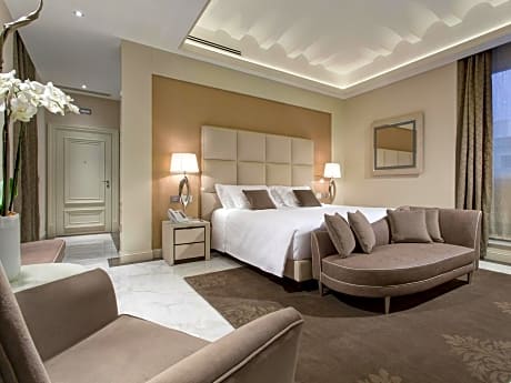 Barberini Suite Comp Wifi/living Room/dining Table/espresso 61 Sqm/bar Cabinet/vip Setup/terrace 75