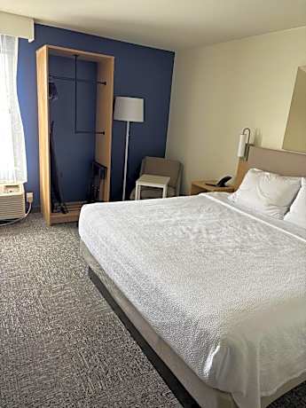 King Room with Shower - Mobility/Hearing Accessible