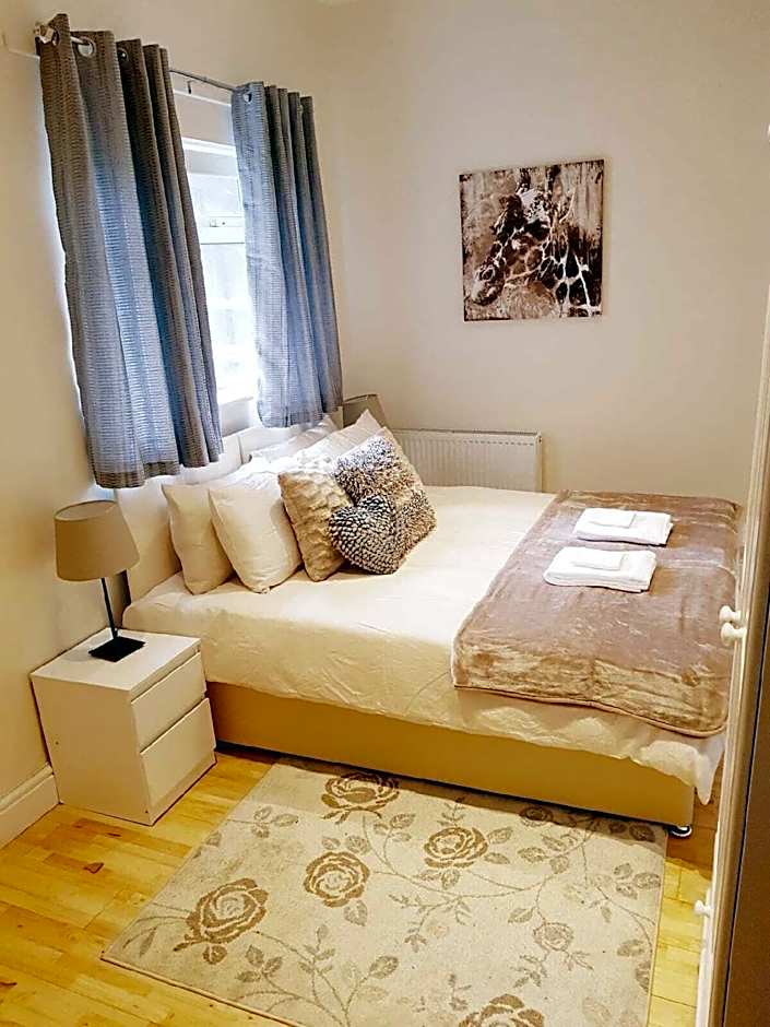 Foto 1 von 4 von Double or Twin-Shared Bathroom-DELUXE EXTRA