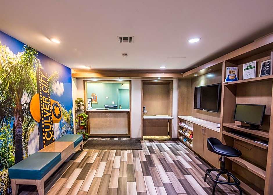 Travelodge by Wyndham Culver City