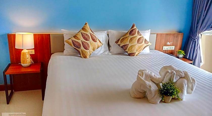 Louis' Runway View Hotel