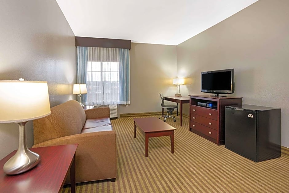 La Quinta Inn & Suites by Wyndham Bush Intercontinental Airport East