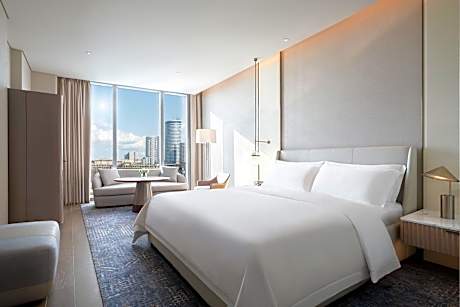 Deluxe King Room with City View