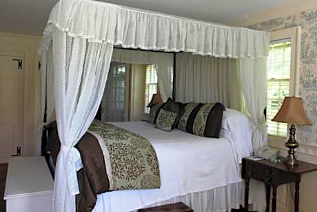 Superior King Room with Fireplace - Cottage