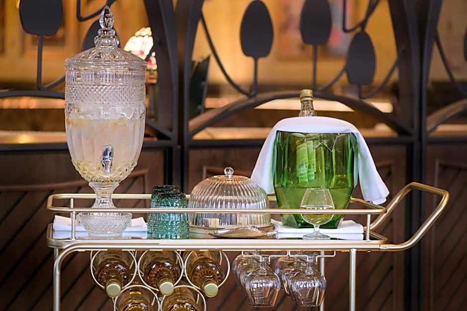 Palacio Santa Clara, Autograph Collection