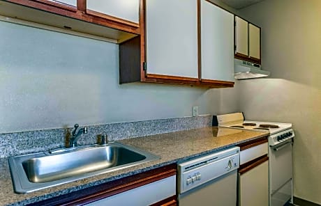 1 Bedroom Suite 2 Queen Non-Smoking