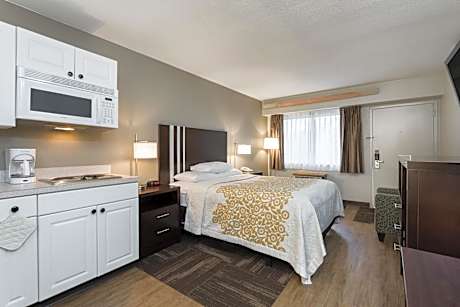 Queen Room - Non-Smoking