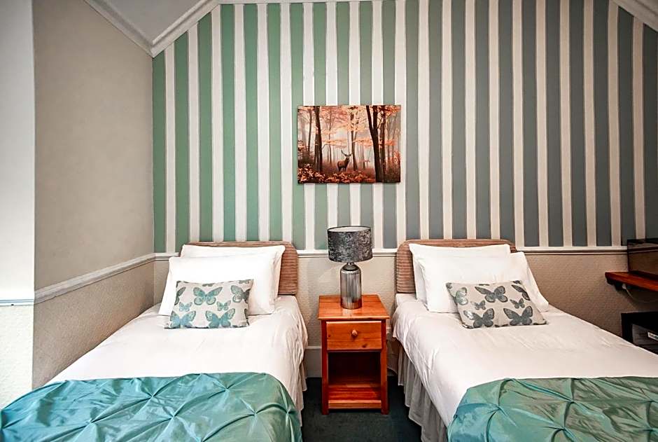 Trivelles Waterhall Country Gatwick Hotel & airport parking