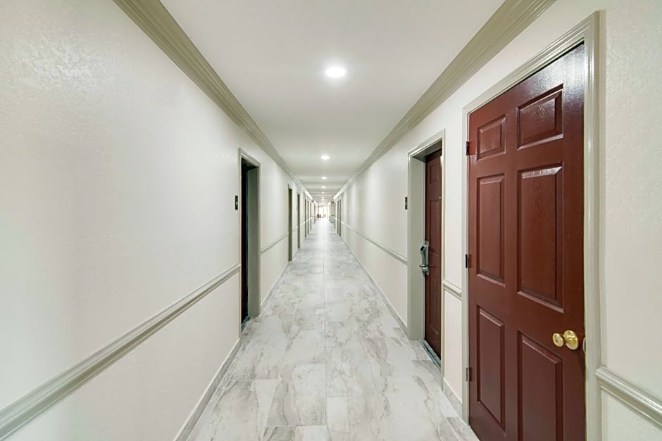 Red Roof Inn & Suites Pensacola-NAS Corry
