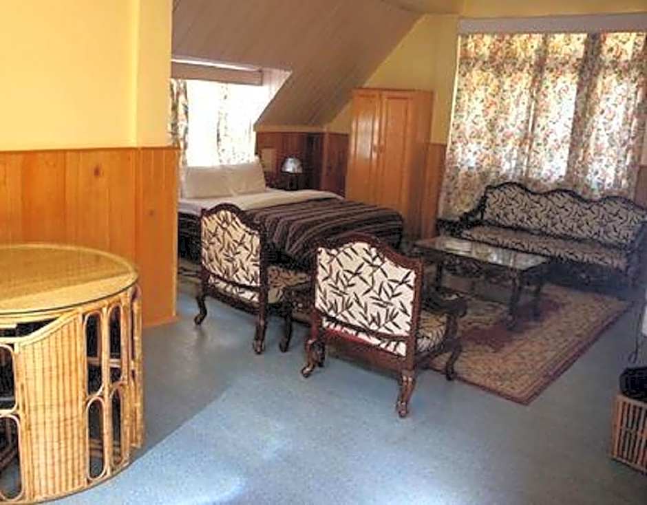 Photo 1 of 8 of Suite