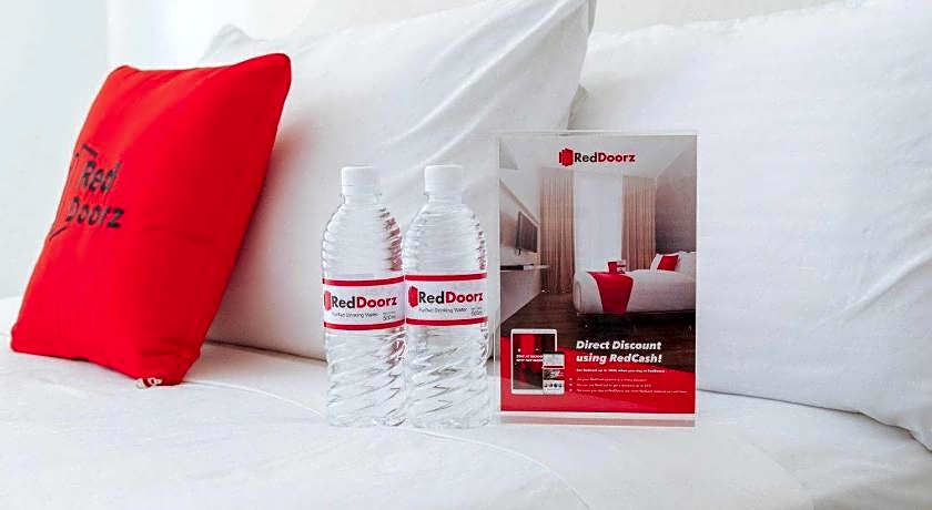 RedDoorz near Taman Wisata Alam Punti Kayu Palembang 2